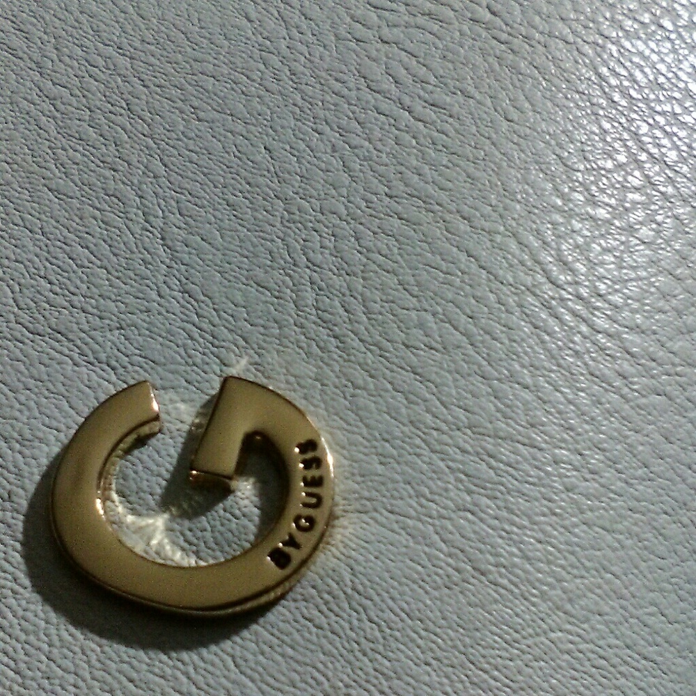 Guess wristlete